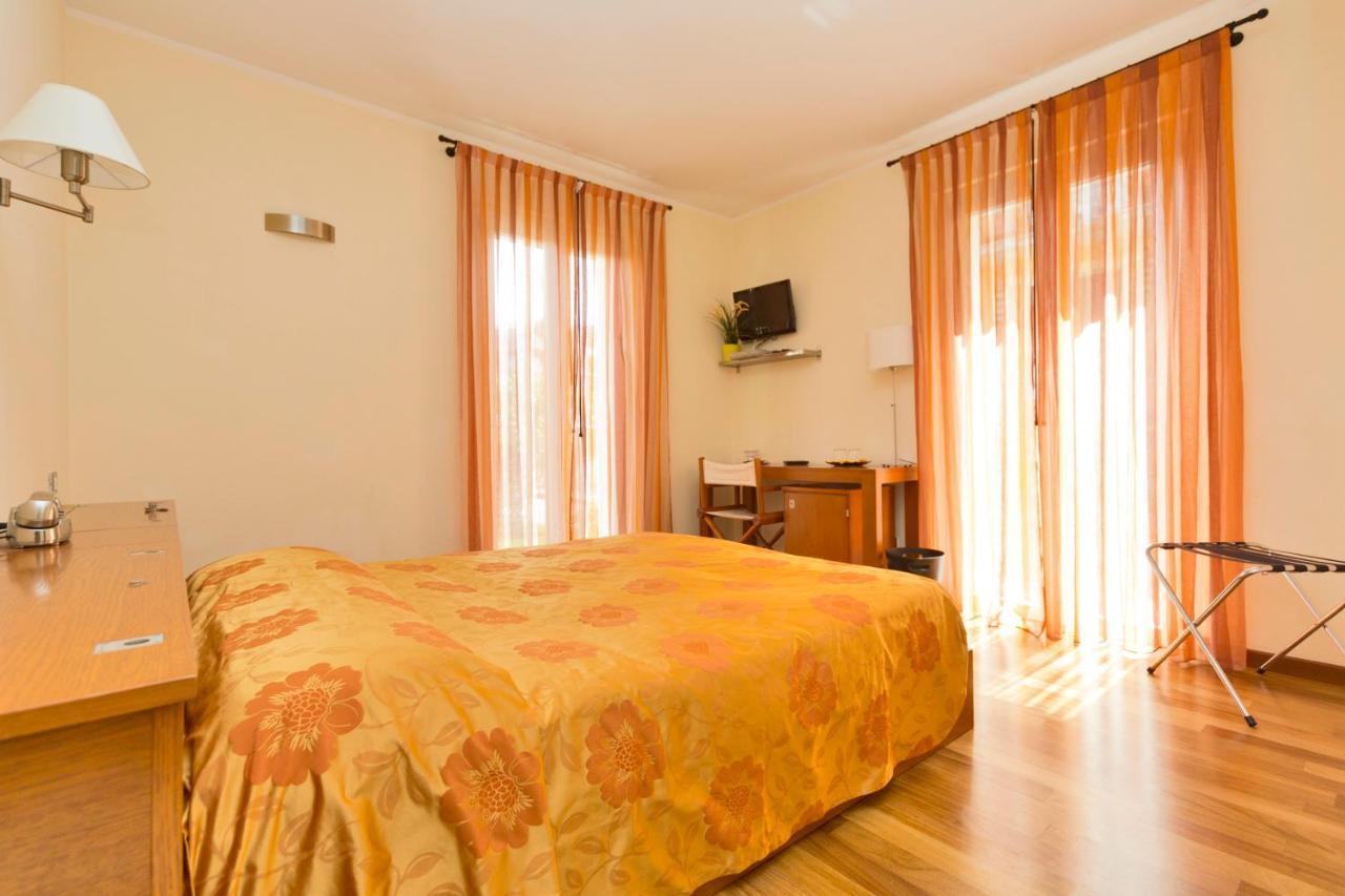 Oasi Hotel Levanto Zimmer foto